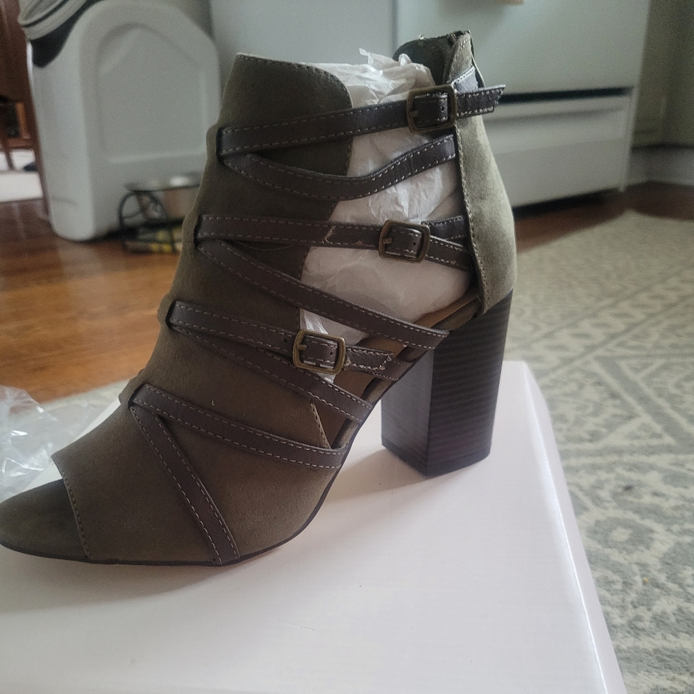 Nwt justfab olive Milano booties sz9